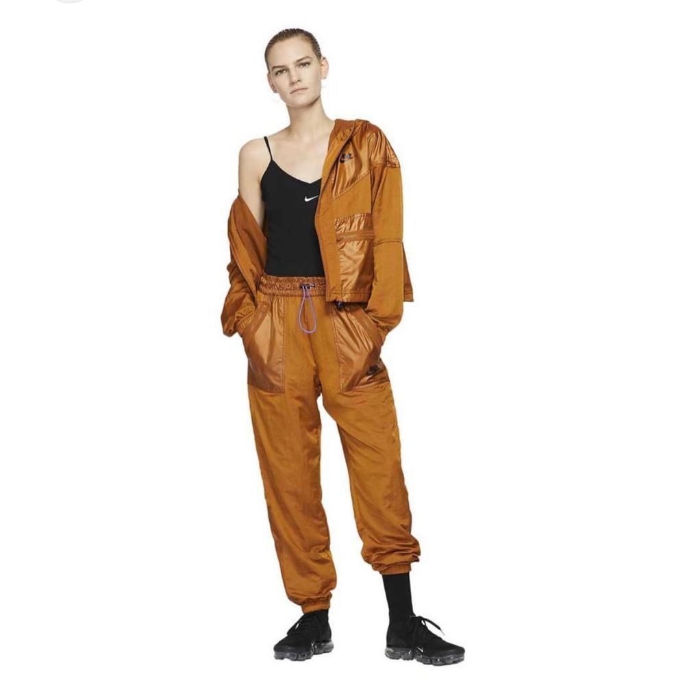 Nike Sportswear Women's Woven Cargo Pants Burnt Orange Medium